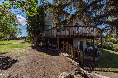32 Littlehales Ct, Dickinson, ND, 58601-7902 | Card Image