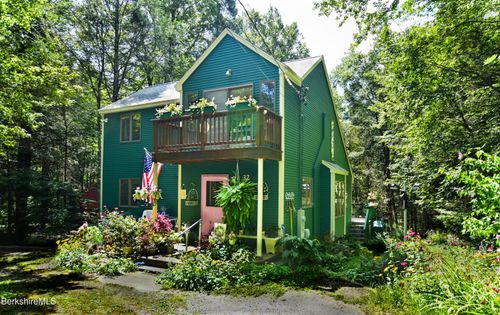 32 Woodchuck Holw, Tolland, MA, 01034-9302 | Card Image