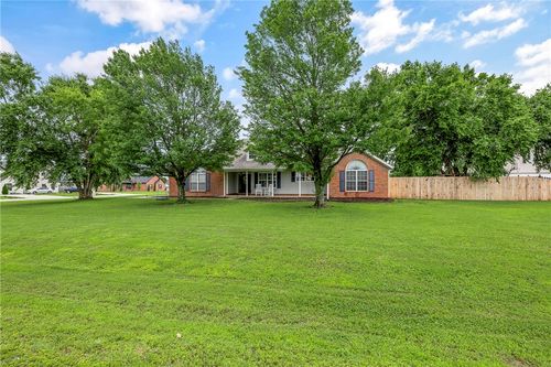 372 Niagara St, Elm Springs, AR, 72762-9208 | Card Image