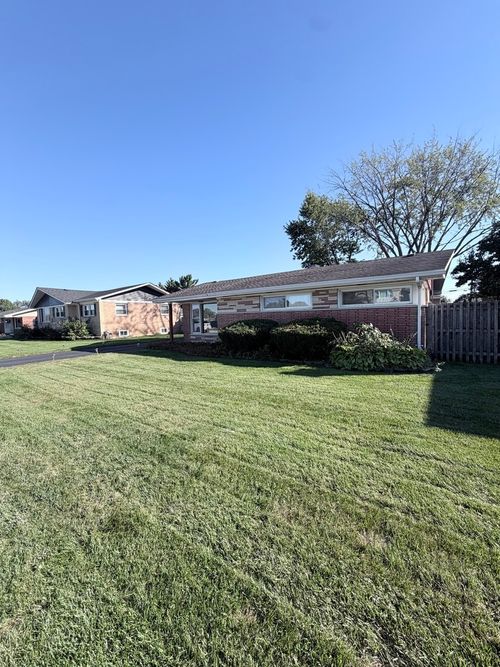 6635 W 87th St, Oak Lawn, IL, 60453-1049 | Card Image