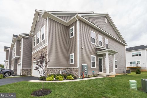 137 Livingston Ln, EXTON, PA, 19341-2807 | Card Image