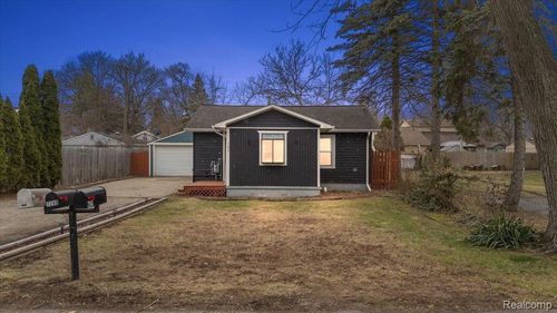 7243 Garvin, Waterford, MI, 48329-2829 | Card Image
