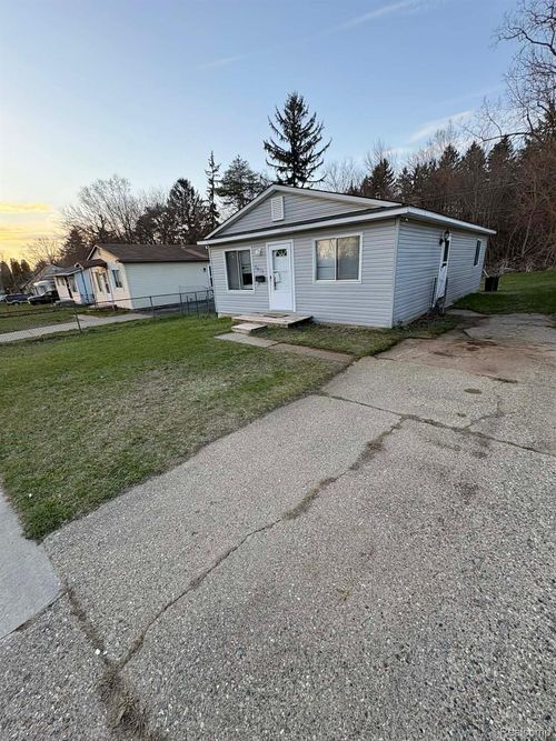 3013 Hampstead Drive, Flint, MI, 48506 | Card Image