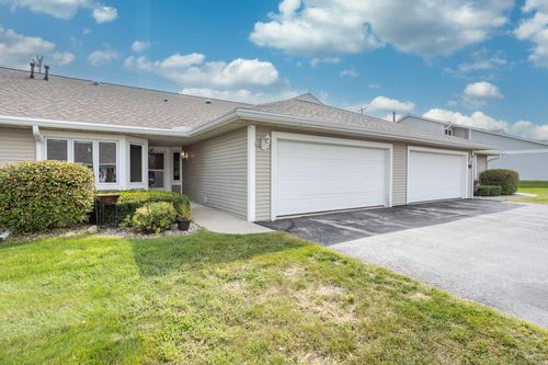 266 Hartford Sq, Hartford, WI, 53027-1973 | Card Image
