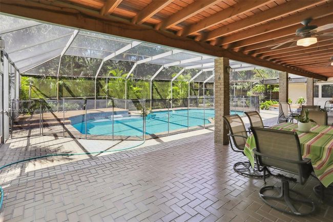 10920 Sw 68th Ave Rd, House other with 4 bedrooms, 3 bathrooms and null parking in Pinecrest FL | Image 10