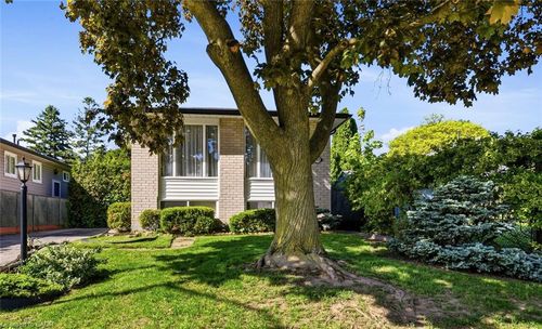 450 Brigadoon Drive, Hamilton, ON, L9C6E4 | Card Image
