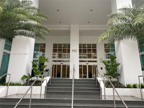 2206-950 Brickell Bay Dr, Miami, FL, 33131-3952 | Card Image