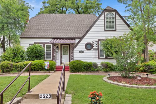 2529 Honeysuckle Ave, Fort Worth, TX, 76111-1437 | Card Image