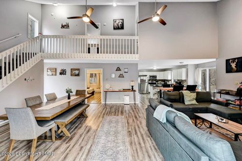 8 Wahoo Ct, ALBRIGHTSVILLE, PA, 18210-3936 | Card Image