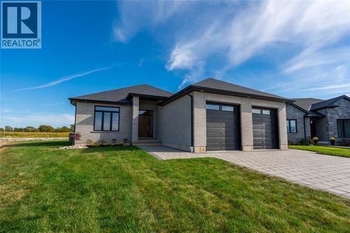 3559 Paul Cres, Camlachie, ON, N0N1E0 | Card Image