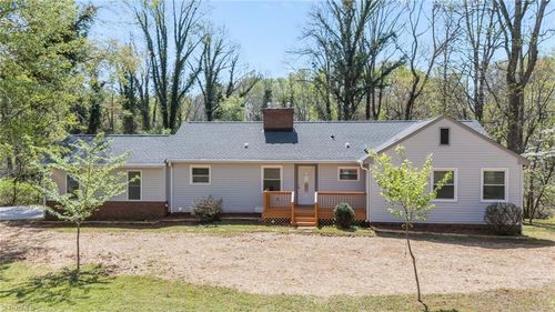 3420 Forest Ln, Pfafftown, NC, 27040-9545 | Card Image