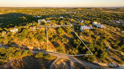 21 Scenic Ridge Dr, Fredericksburg, TX, 78624-3554 | Card Image