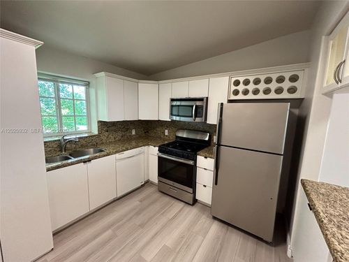 102-1135 92nd St, Bay Harbor Islands, FL, 33154-3635 | Card Image