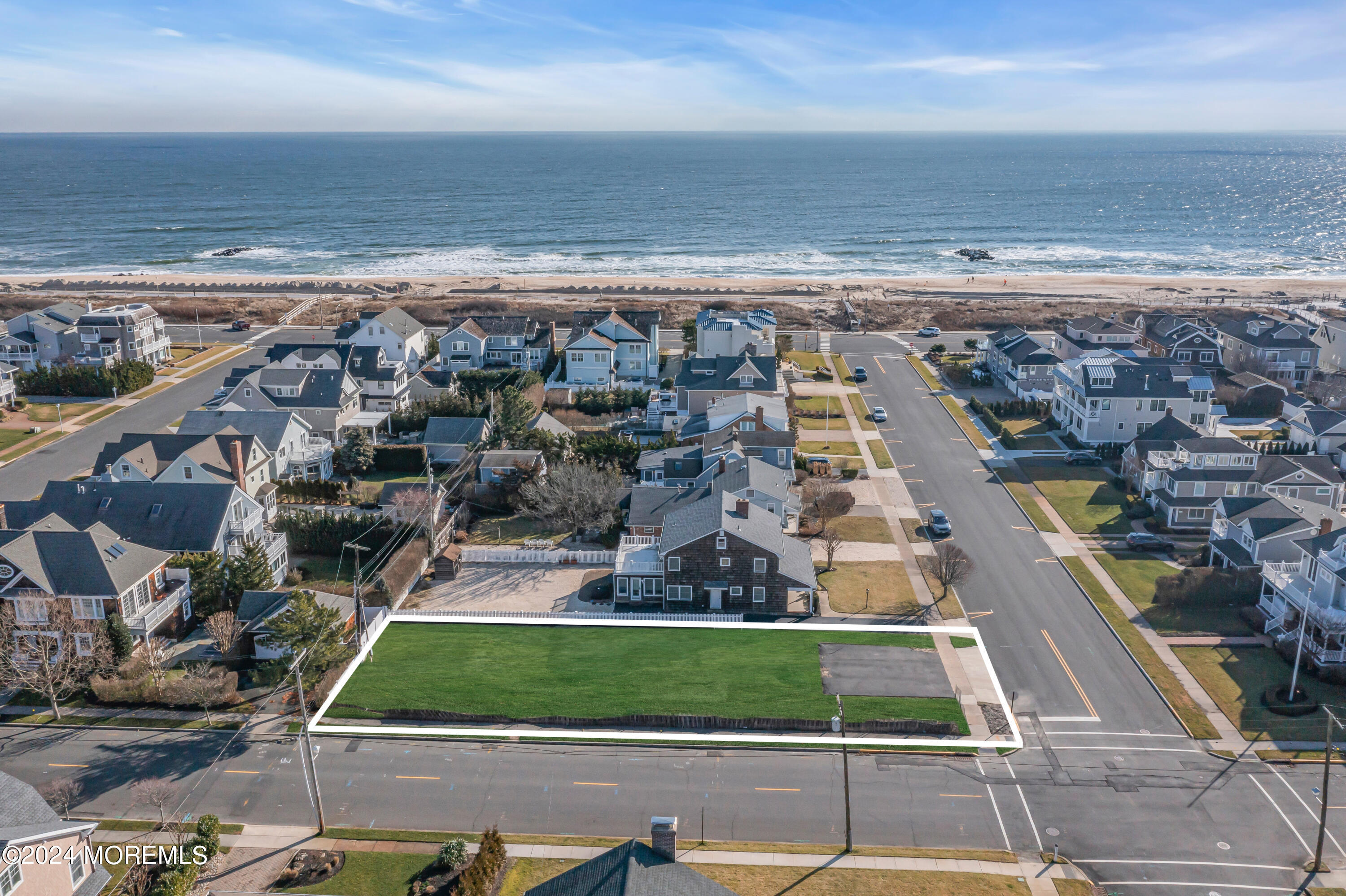 York Ave, Spring Lake, NJ 07762