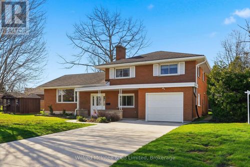 15 Johnstone Boulevard, Brockton, ON, N0G2V0 | Card Image