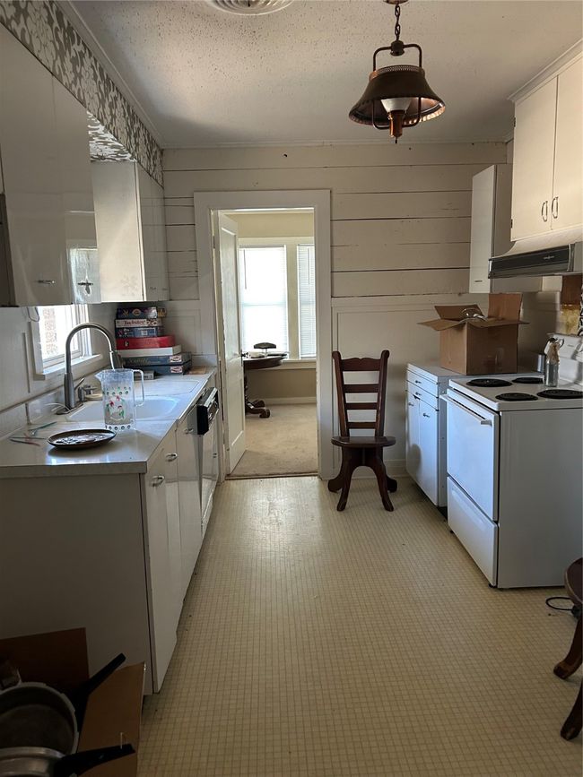 903 W Main St, House other with 3 bedrooms, 2 bathrooms and null parking in Olney TX | Image 5