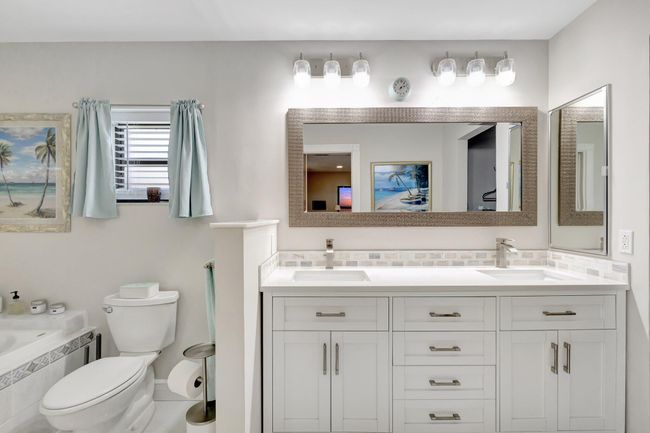 6700 Versailles Ct, Condo with 3 bedrooms, 3 bathrooms and null parking in Lake Worth FL | Image 30