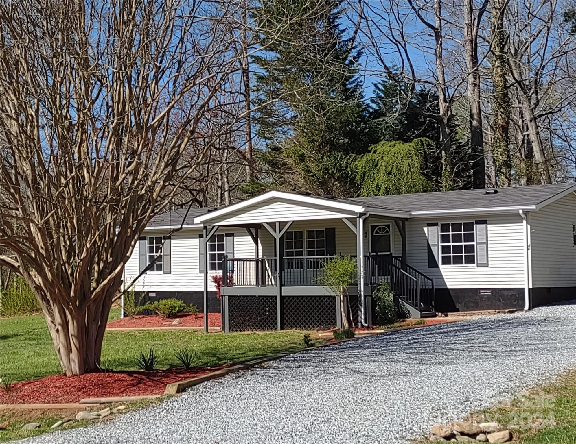Katie Dr, Hendersonville, NC 28792