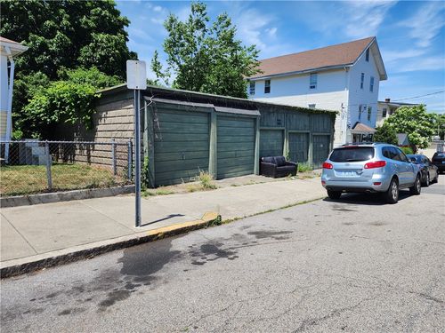 82 Larch St, Pawtucket, RI, 02860-2648 | Card Image