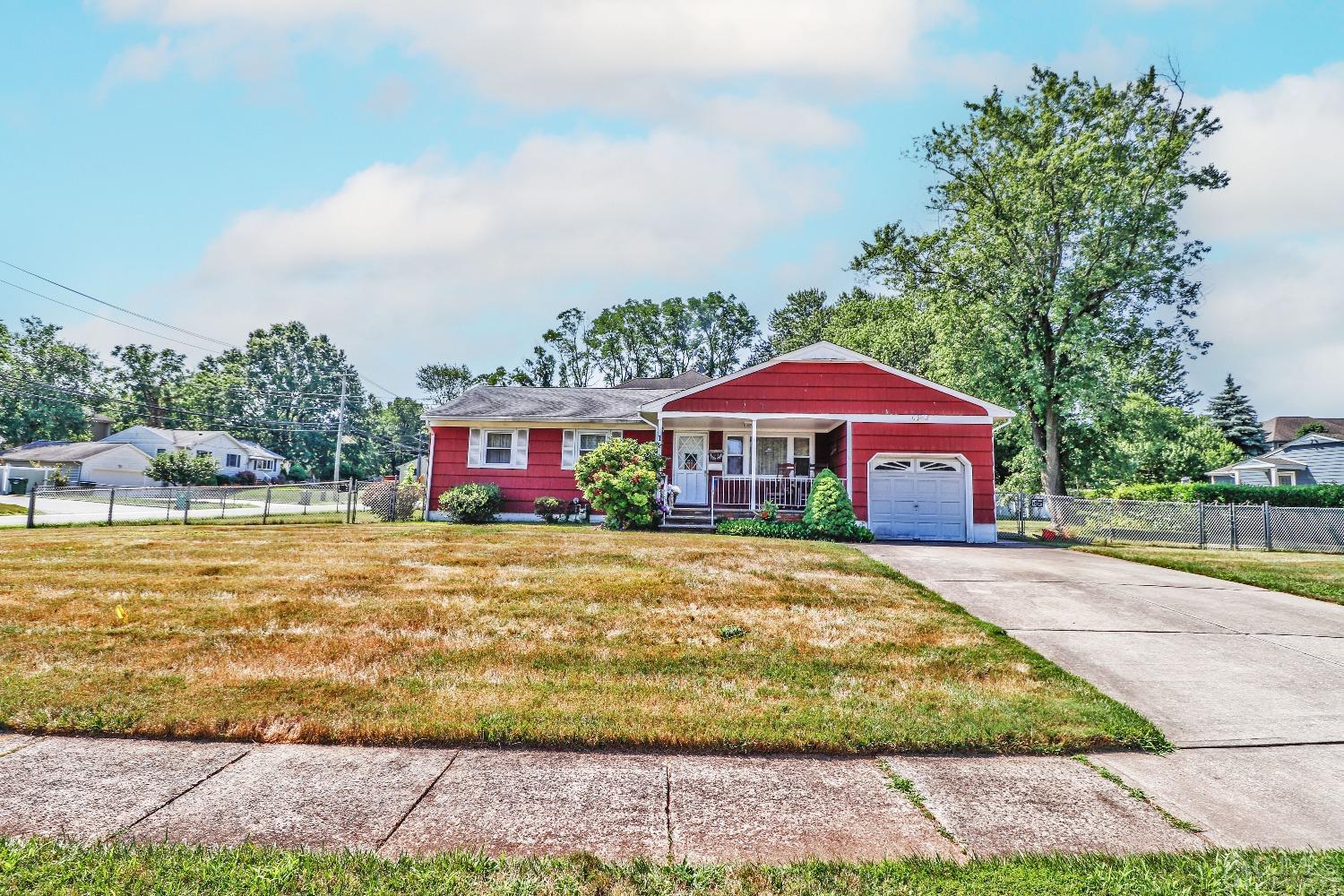 Applewood Dr, Edison, NJ 08820