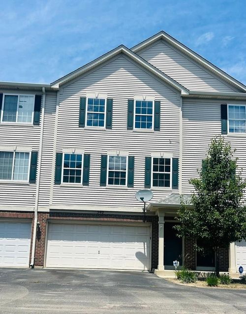 340 Evergreen Cir, Gilberts, IL, 60136-4050 | Card Image