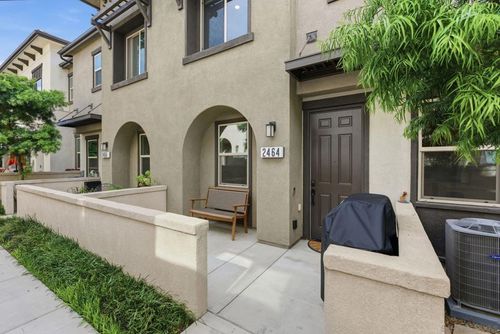 2464 Solara Ln, Vista, CA, 92081-7386 | Card Image