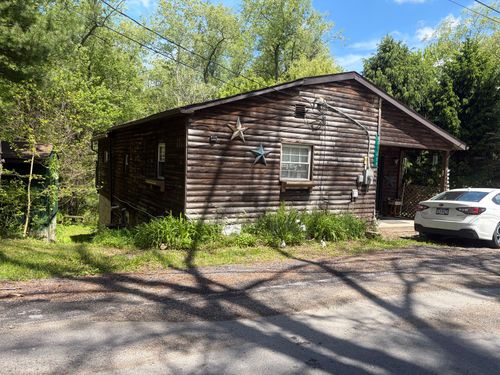 321 Gray Ave, Cabot, PA, 16023-9407 | Card Image