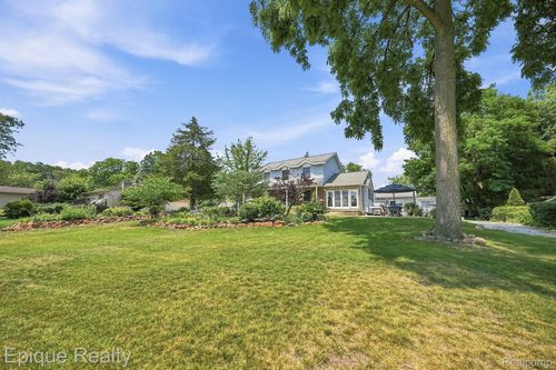 1642 Delmonte St, Wolverine Lake, MI, 48390-1919 | Card Image