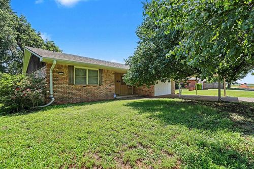 605 Nw North St, Minco, OK, 73059-2041 | Card Image