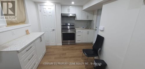 2-68 Hoskins Sq, Brampton, ON, L6S2N6 | Card Image