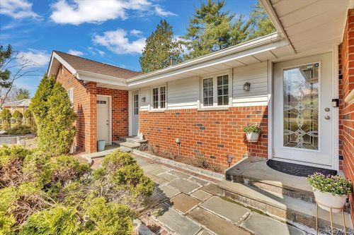47 Willow Dr, Briarcliff Manor, NY, 10510-1227 | Card Image