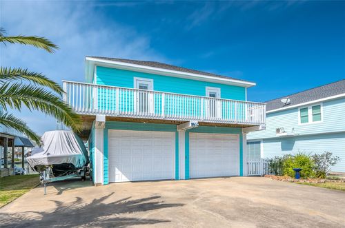 1018 Tiki Dr, Tiki Island, TX, 77554-8119 | Card Image