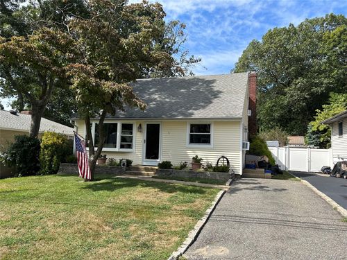3 Knollwood Ave, Bayville, NY, 11709-1918 | Card Image