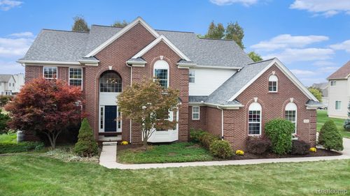 8488 Grand View Dr, Grand Blanc, MI, 48439-7372 | Card Image