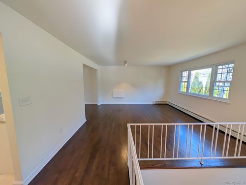 562 Westbrook Dr, Cortlandt Mnr, NY, 10567-1415 | Card Image