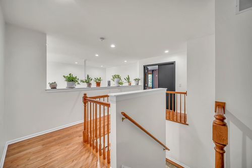 56 Woodstone Ct, Buffalo Grove, IL, 60089-6758 | Card Image