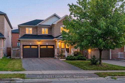 37 Mynden Way, Newmarket, ON, L3X3A7 | Card Image