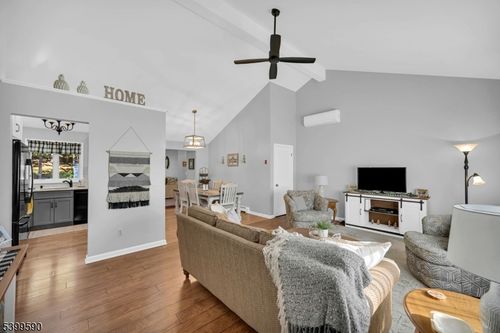 15 Fairview Ave, Hamburg, NJ, 07419-1012 | Card Image