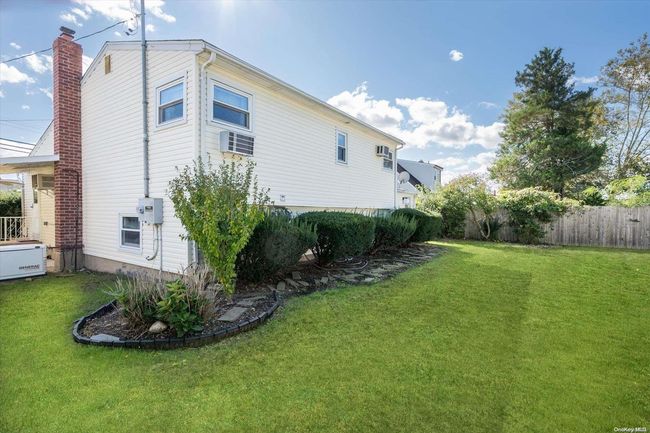 97 Lockwood Ave, House other with 3 bedrooms, 2 bathrooms and null parking in Farmingdale NY | Image 19