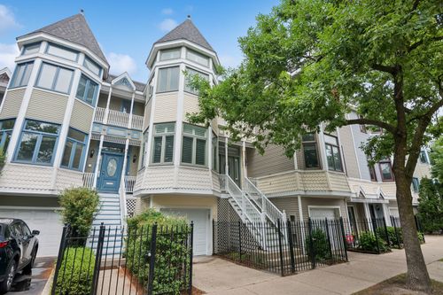 3344 N Racine Ave, Chicago, IL, 60657-3222 | Card Image