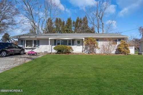 8 Spruce Ter, Jackson, NJ, 08527-1322 | Card Image