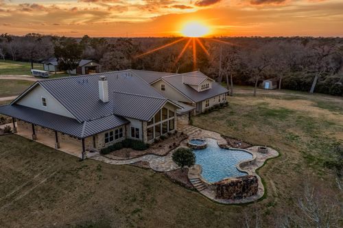 6892 Palm Rd, Sealy, TX, 77474-8264 | Card Image