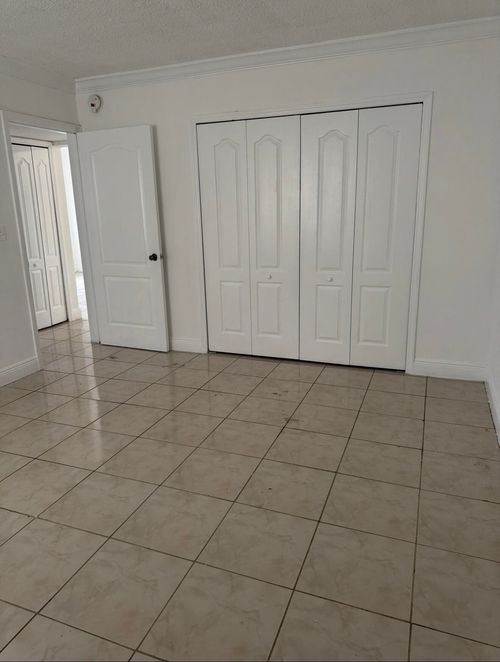 5-16118 Ne 21st Ave, North Miami Beach, FL, 33162-4947 | Card Image