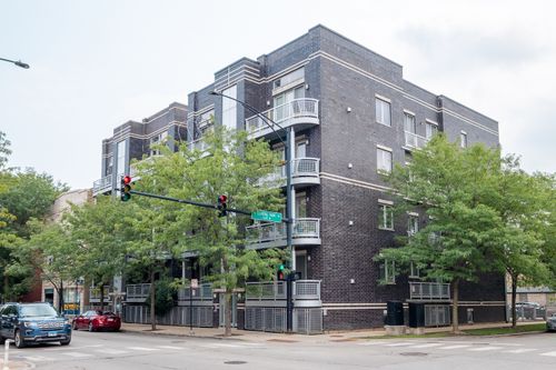 4e-3559 W Montrose Ave, Chicago, IL, 60618-1139 | Card Image