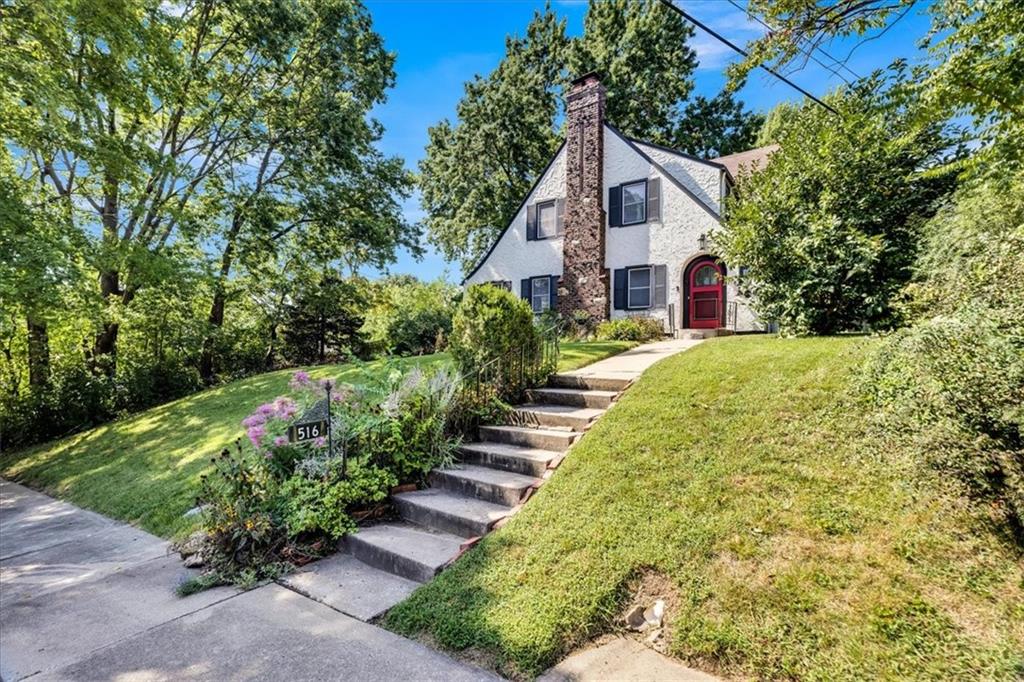 Gladstone Pl, Kansas City, MO 64123