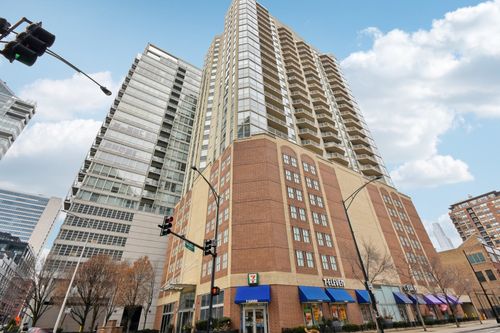 2006-645 N Kingsbury St, Chicago, IL, 60654-7092 | Card Image