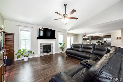 512 Glendale Dr, Troy, IL, 62294-1766 | Card Image