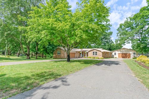 104 Southwood Dr, Dickson, TN, 37055-2720 | Card Image
