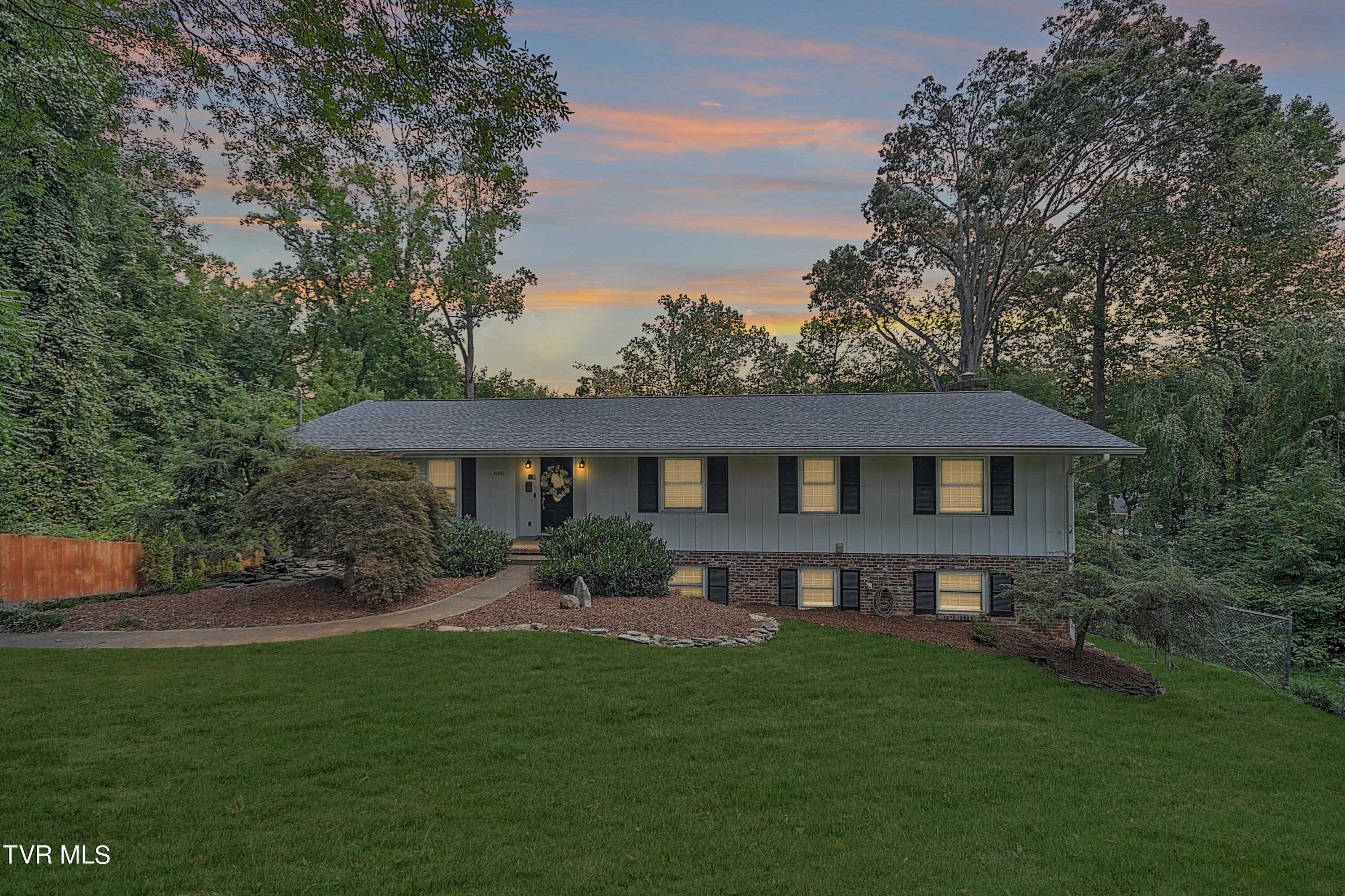 Cloudland Dr, Johnson City, TN 37601