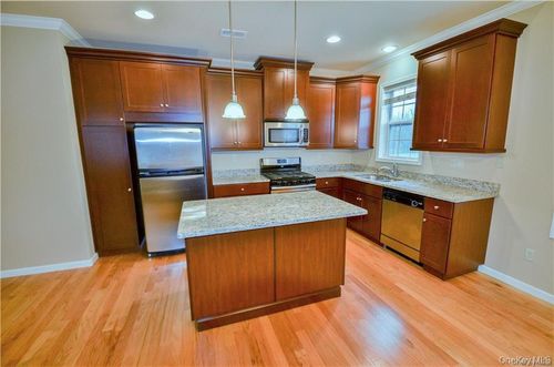 304 Canter Ct, Goshen, NY, 10924-8937 | Card Image